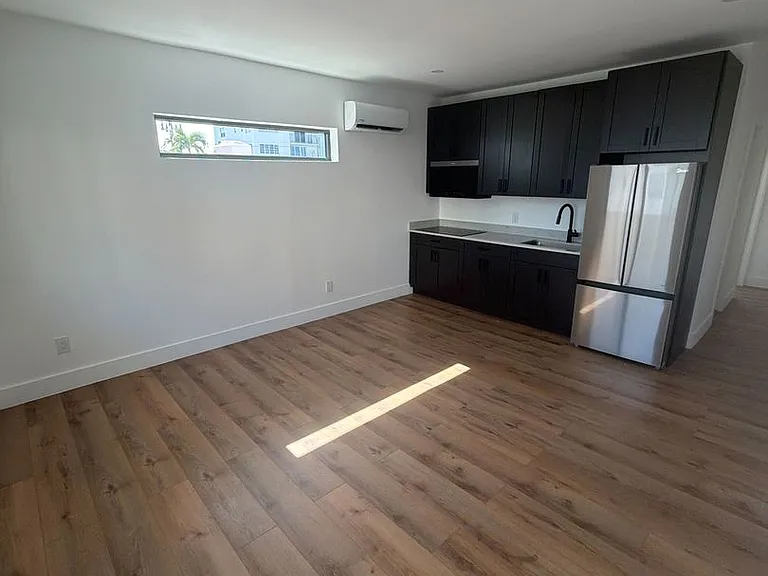 7801 Byron Ave — Photo 7
