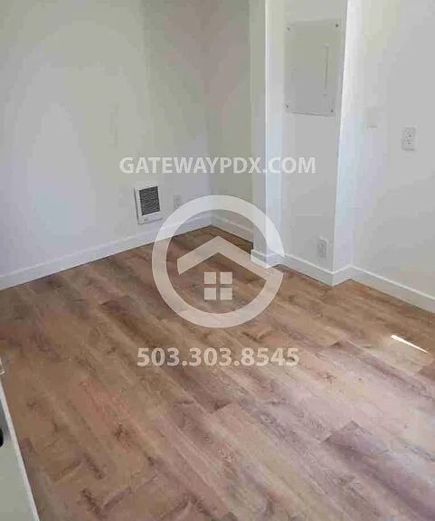 662 Monmouth St — Photo 10