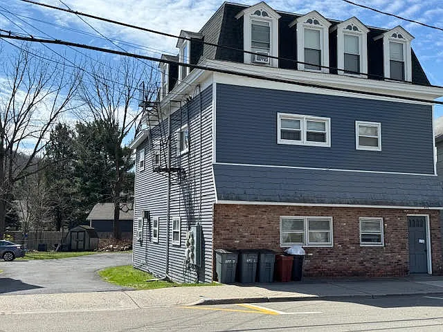 Building Photo - 223 Hudson St #2
