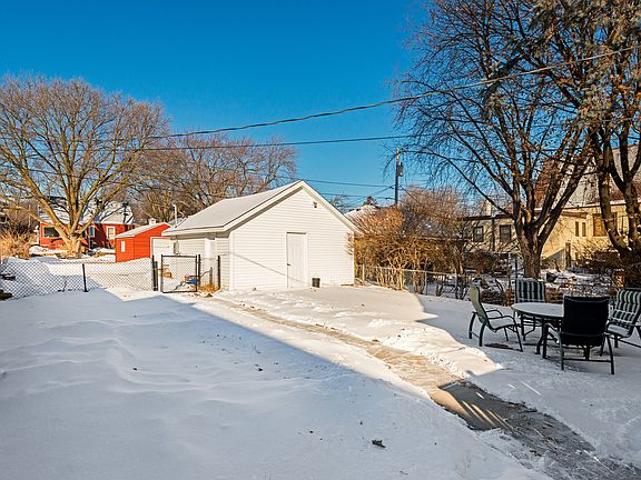 4th image of 771 15th Ave N