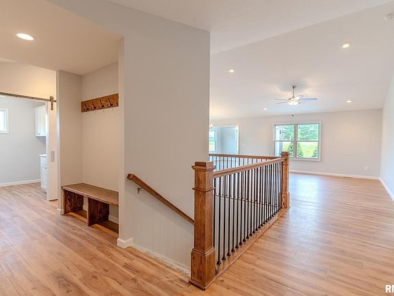 2nd image of 941 9th Ave