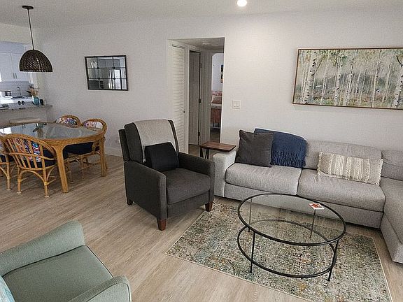 3rd image of 401 Wingfoot Dr APT A