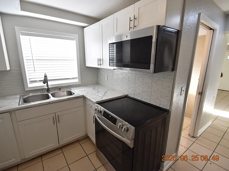 1254 Grove St #B — Photo 10