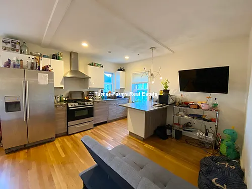 128 Hillside St Photo 1