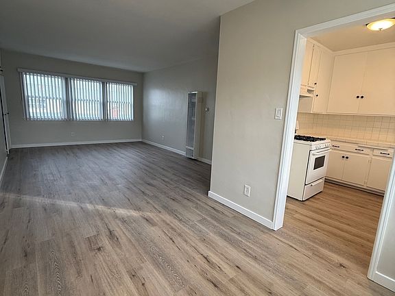 5th image of 1112 E Carson St APT 6