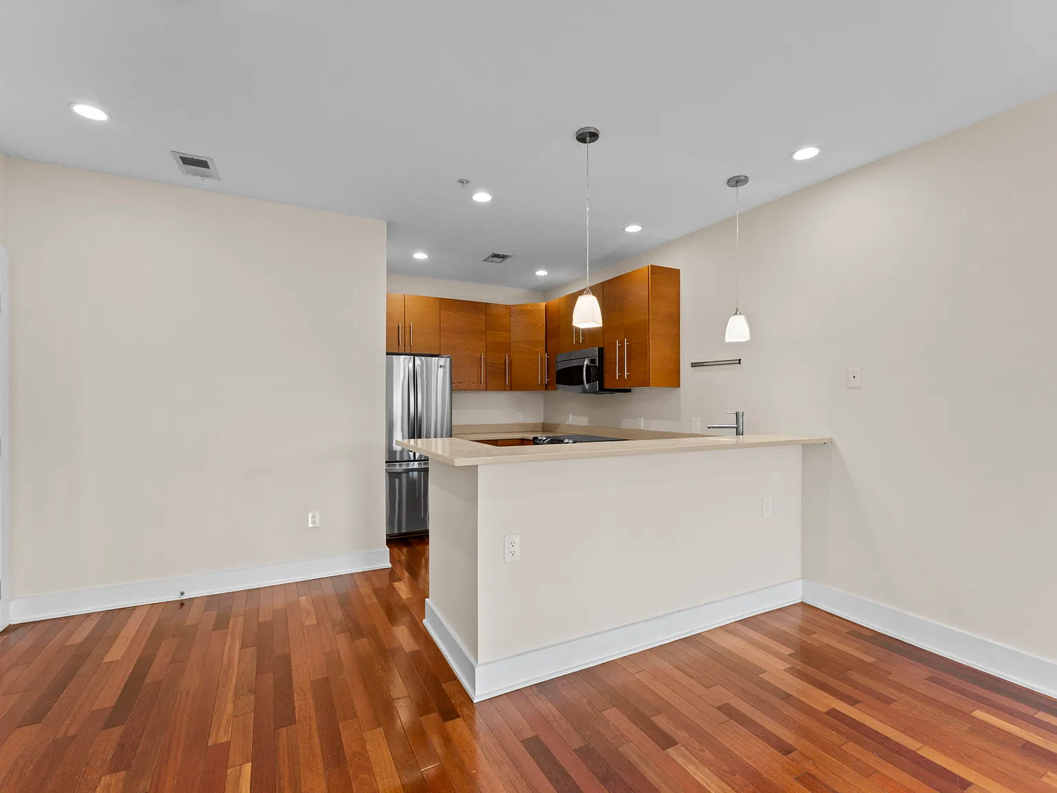 2 bed, 960 sqft, $3,100 — Photo 3
