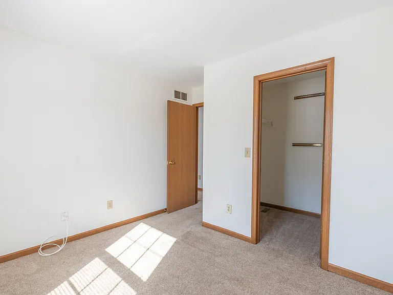 240 Richards Dr — Photo 32