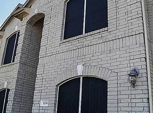 1134 E Hampton Dr, Pearland, TX 77584