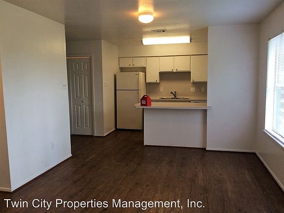 5th image of 2611B Pecan Knoll St