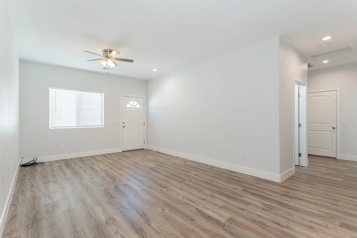 Building Photo - 1701 S Dandelion St #2