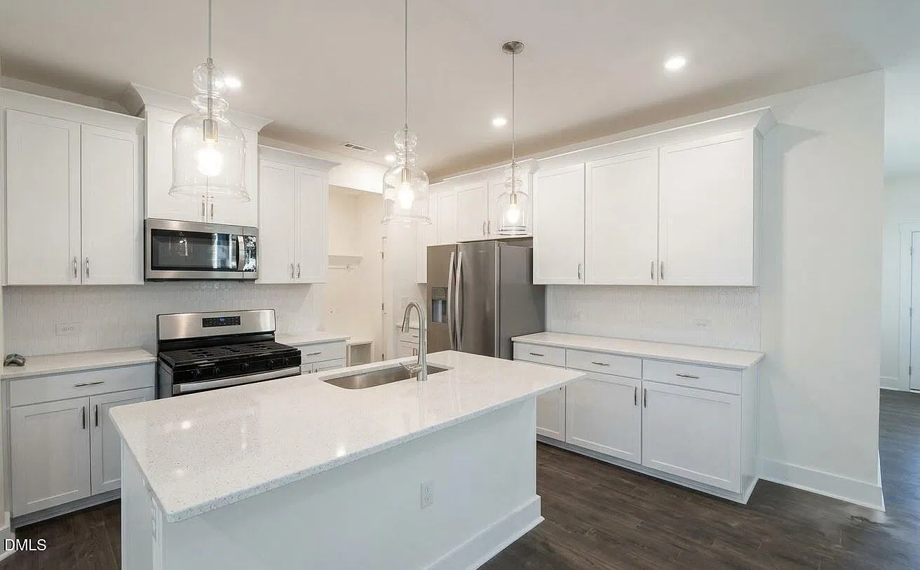 4 bed, 3.0 bath, 2159 sqft, $2,395 — Photo 2