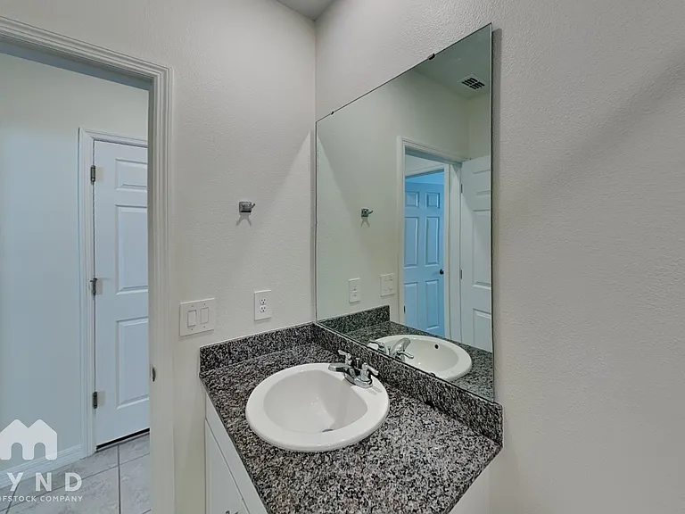 796 Griffon Ave — Photo 13