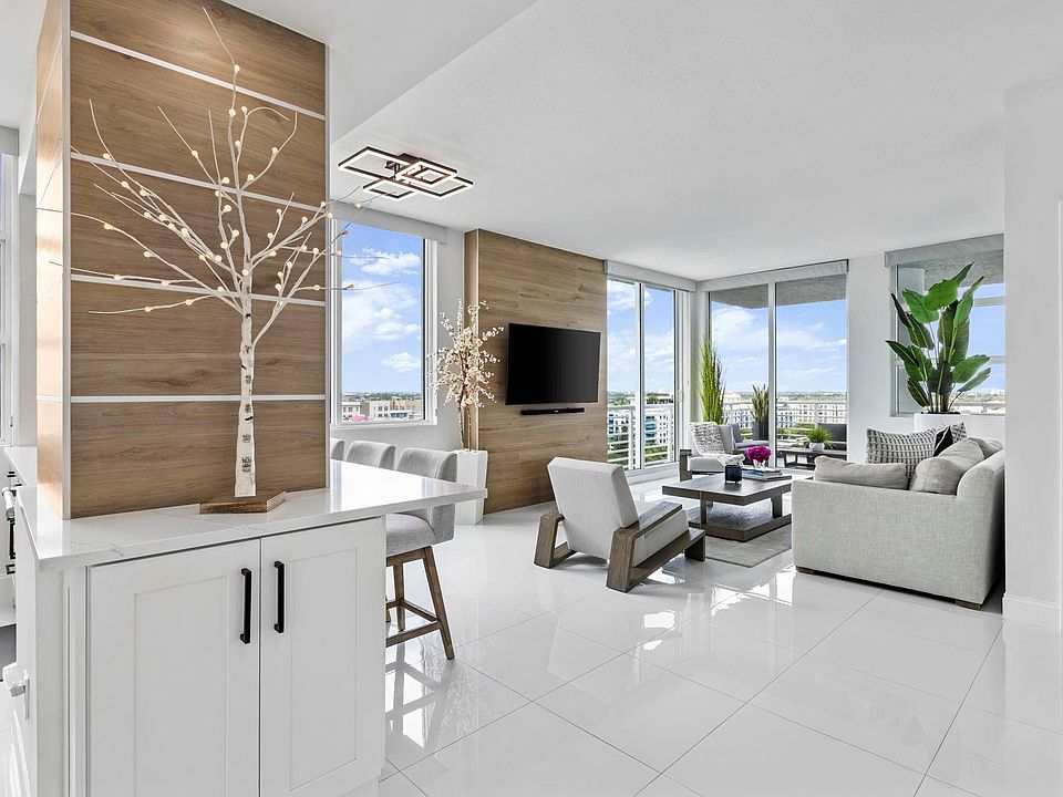 1st image of 315 NE 3rd Avenue #1001
