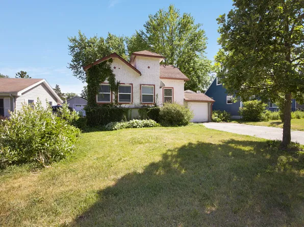 1349 Floresta Vis, Crystal Lake, IL 60014