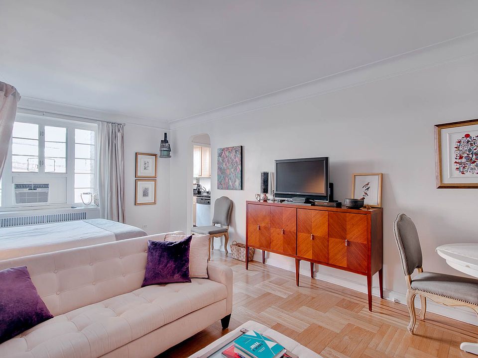 2nd image of 1 Jane St APT 3A