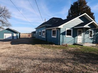 412 E Main St, Naponee, NE 68960