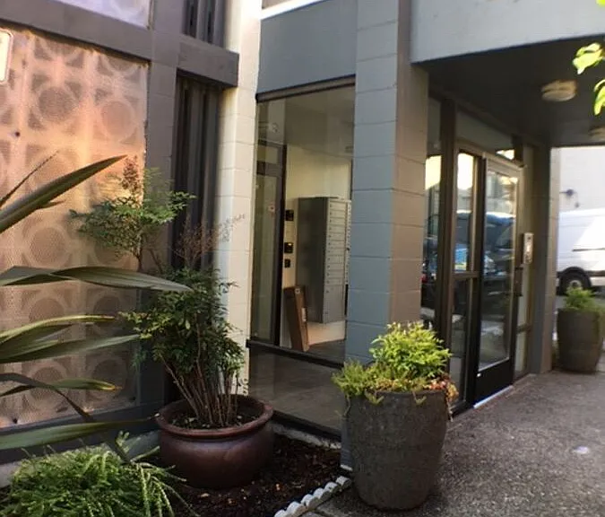5200 University Way NE #404 — Photo 2