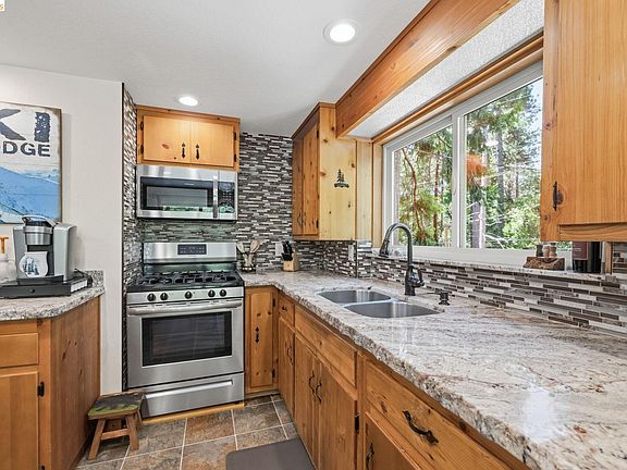 5th image of 29604 Lassen Dr
