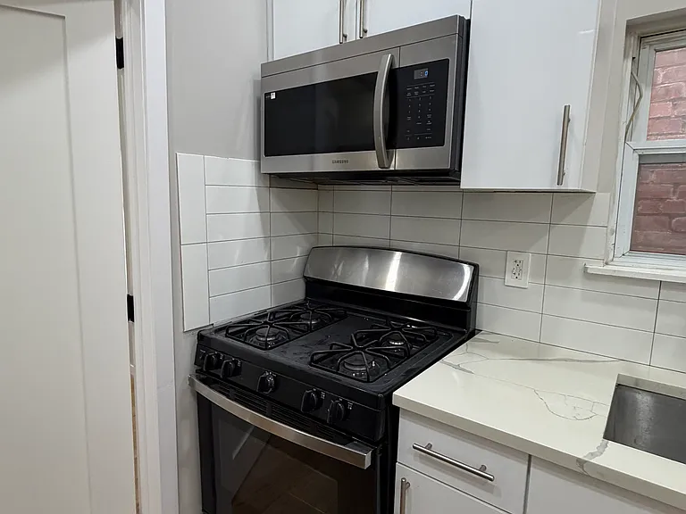 1909 Barnes Ave #G — Photo 7