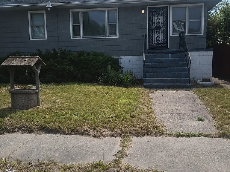 2527 Connecticut St — Photo 1