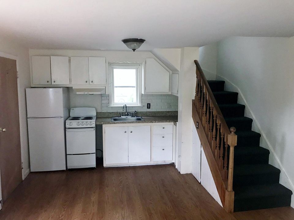 1st image of 160 Hillcrest Ave