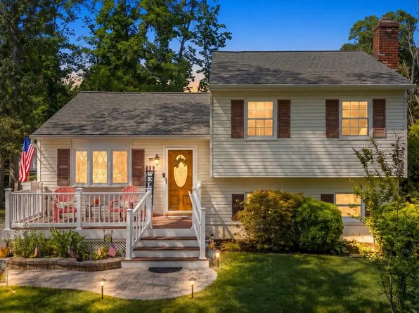 646 Cedar Dr, Pasadena, MD 21122