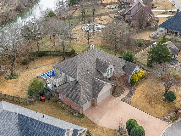 3rd image of 2301 Park Ridge Way