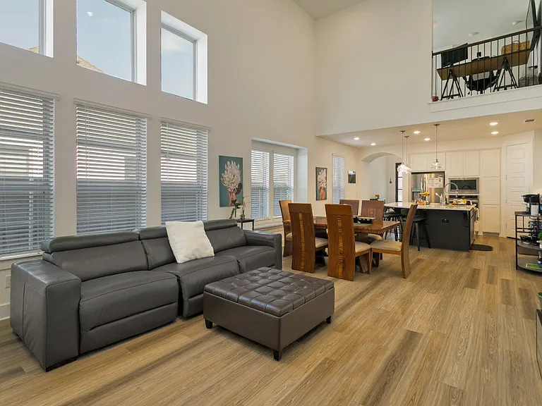 1212 Carnation Dr — Photo 5