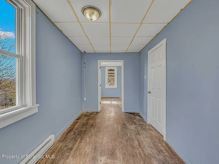 1019 S Webster Ave — Photo 9