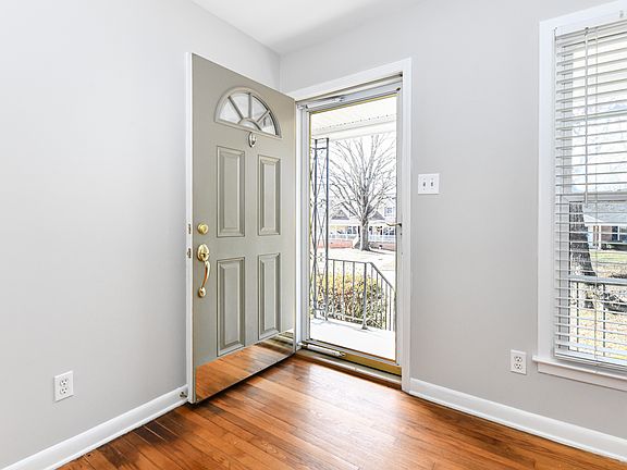 5th image of 3008 Robin Hood Dr