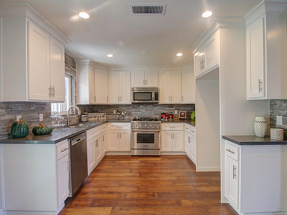3rd image of 3965 Casanova Dr