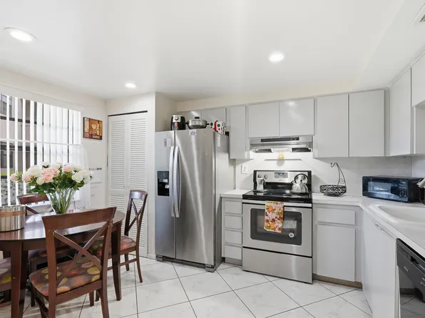 1000 Colony Point Circle #110, Pembroke Pines, FL 33026