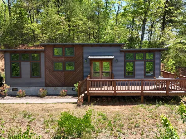 521 Duchess Dr, Sylva, NC 28779