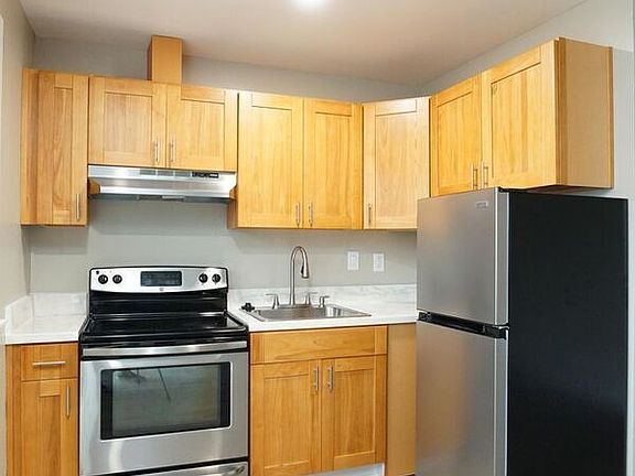 4th image of 11758 Greenwood Ave N APT 8