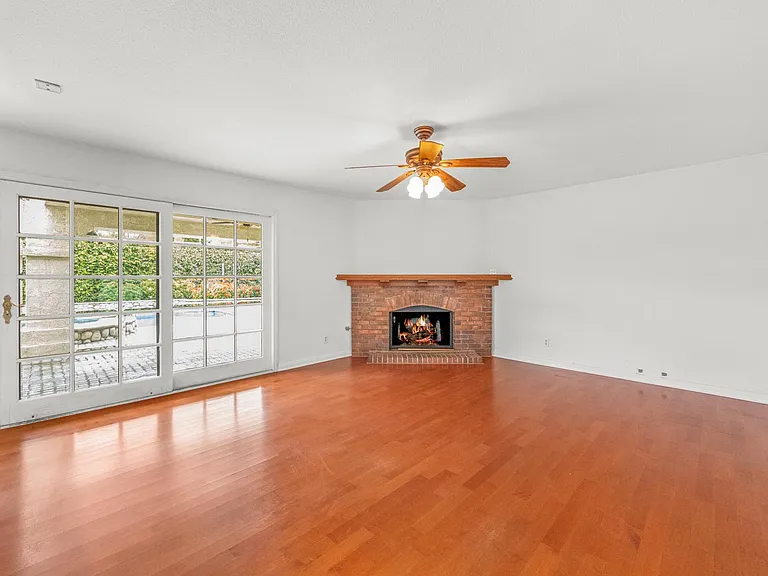 848 Devore Ave — Photo 25