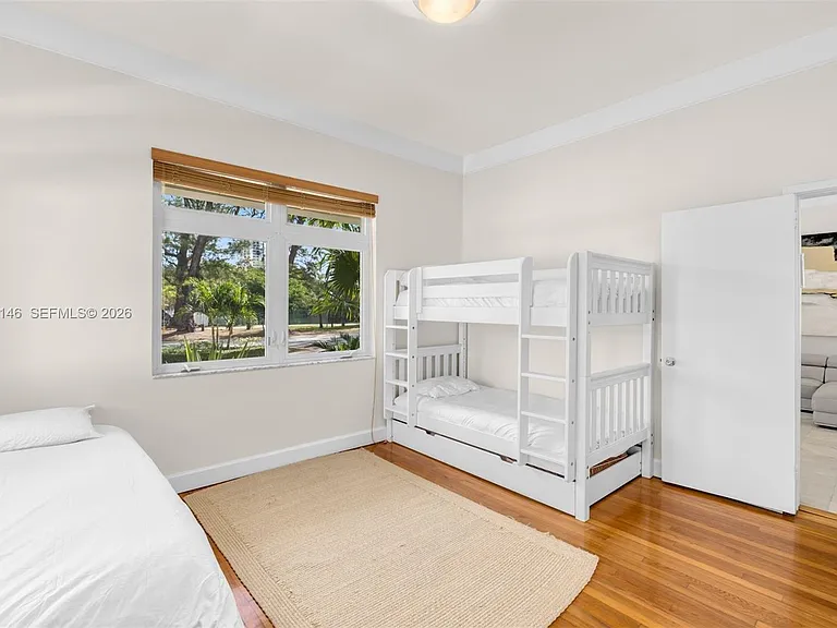 4340 Pine Tree Dr — Photo 15