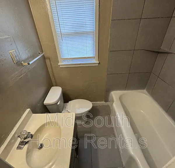 1604 Echles St — Photo 15