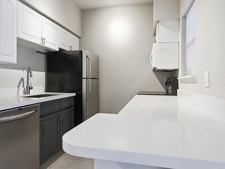 4041 Drake St #113 — Photo 7