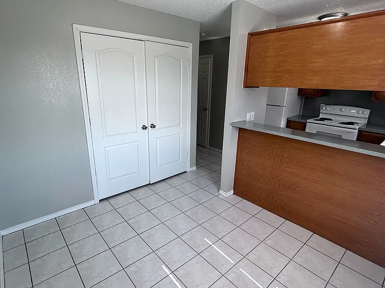 Las Violetas Apartments — Photo 65