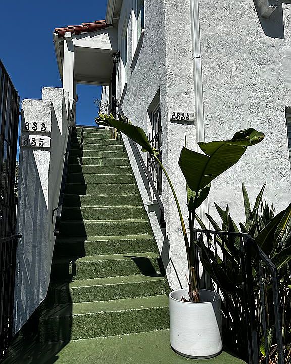 1st image of 833 1/2 N Citrus Ave
