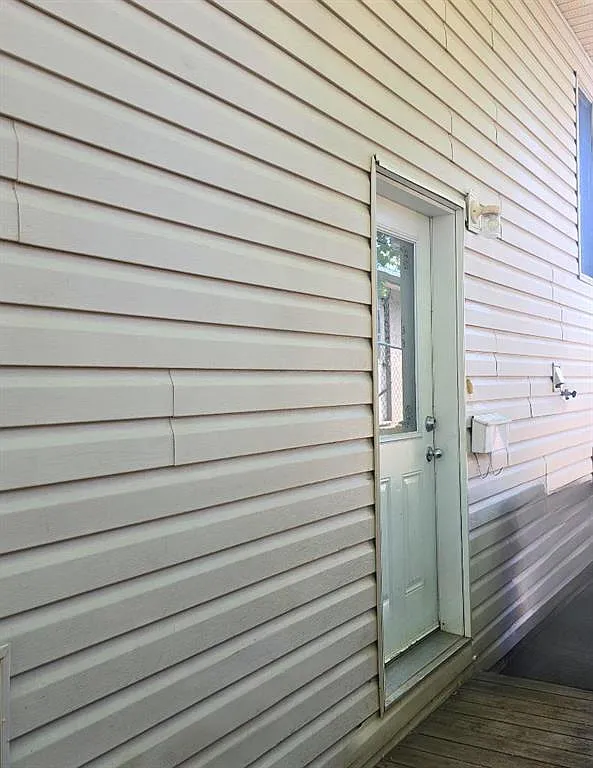 3 bed, 1.5 bath, 648 sqft, $1,700 — Photo 3