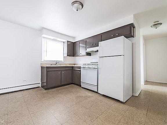 14101 S Atlantic Ave Apartments Chicago Kitchen_01