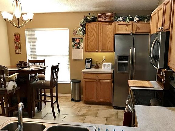 2nd image of 4075 Lake Bluff Dr