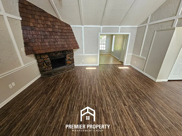 3 bed, 2.0 bath, 1571 sqft, $1,550 — Photo 3