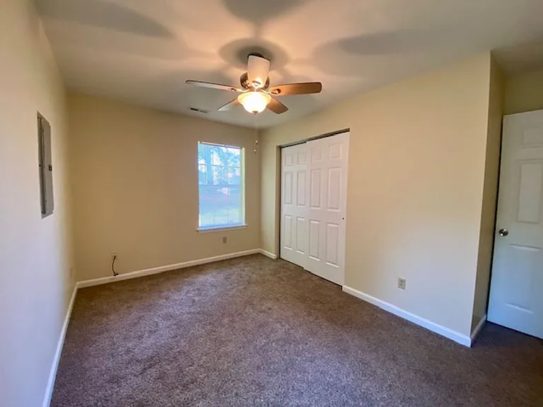 133 Howard Dr — Photo 12