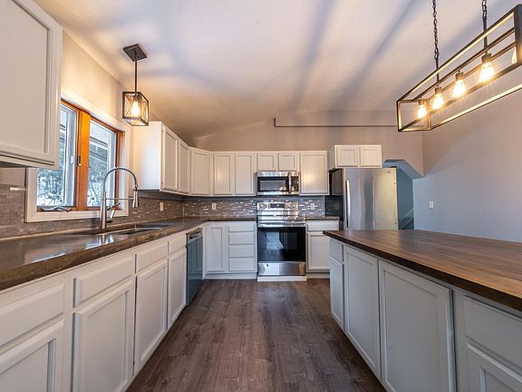 3rd image of 2899 Guinevere Pl