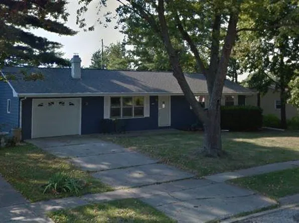 219 Sherwood Way, Bloomington, IL 61701