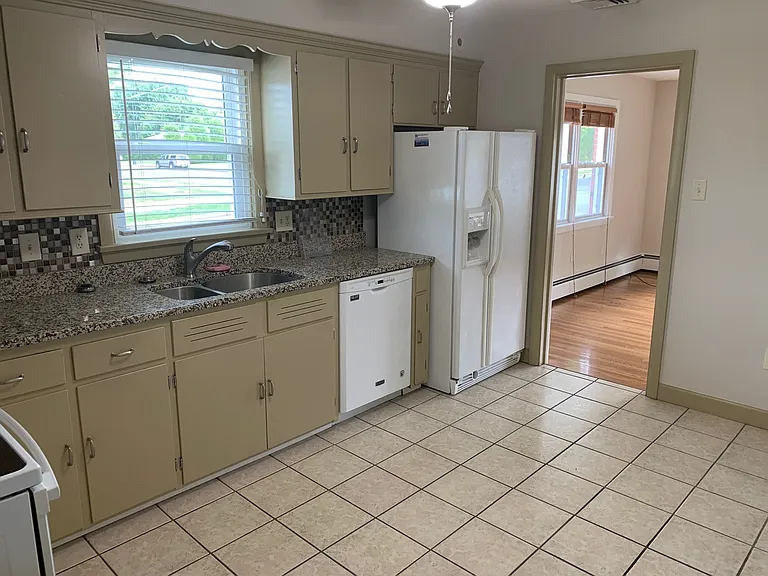 847 E Maple St — Photo 29