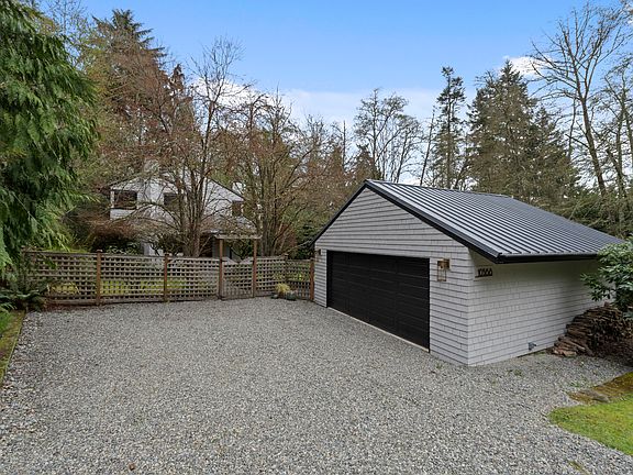 3rd image of 10368 NE Sunrose Ln