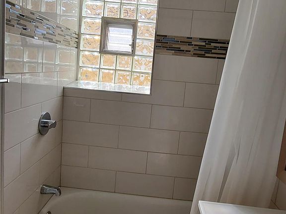 3rd image of 3150 W Cullom Ave APT 3